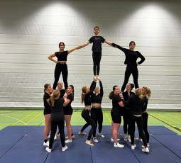 Spendenaktion für neue Cheerleader-Uniformen der Lübeck Cougars Spendenaktion für neue Cheerleader-Uniformen der Lübeck Cougars